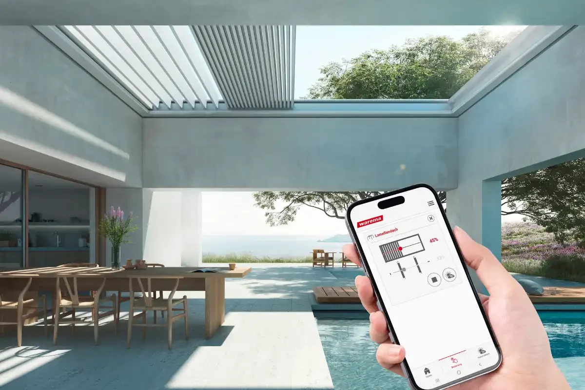 Smartphone mit einem Lamellendach im Hintergrund